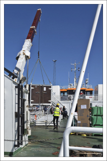 Грузовая служба парома.