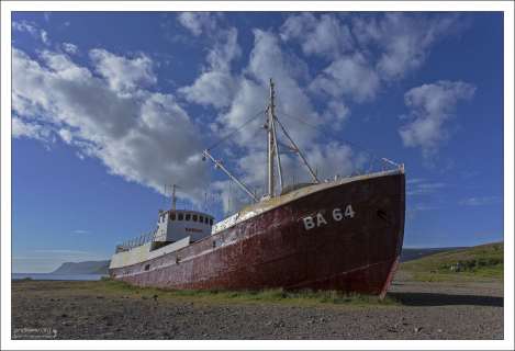 Китобойное судно Garðar BA 64, выброшенное на берег в 1984 году.