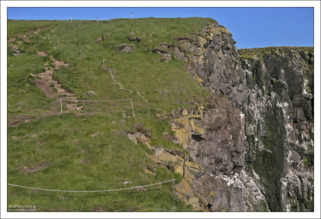 За ограждение лучше на заходить.