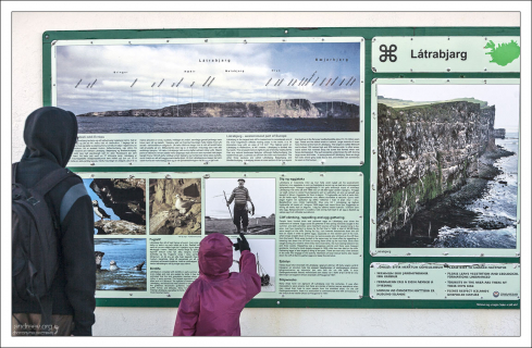 Информационный стенд на мысе Лаутрабьярг.