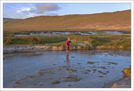 Народная исландская забава - перейди речку вброд :)