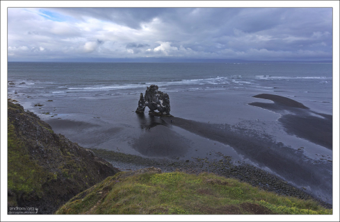 Хвитсеркюр - базальтовая скала на восточном берегу полуострова Ватнснес.