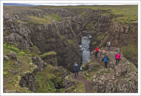 Обзорная площадка над каньоном Kolugljúfur.