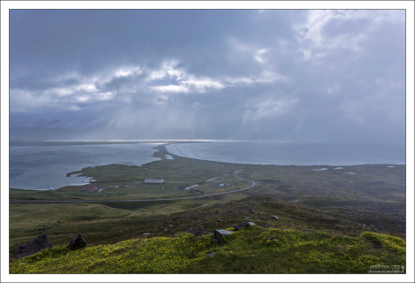 Трёдласкаги на севере омывается Гренландским морем.
