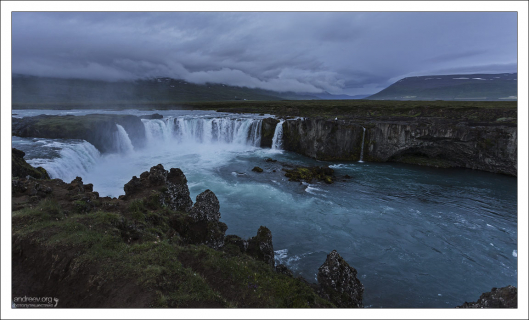 При переходе в христианство, в этот водопад были сброшены древние языческие идолы.