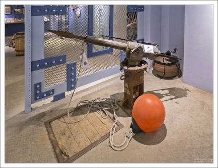 Гарпунная пушка в секции об истории китобойного промысла.