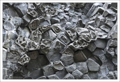 Диаметр колонн варьируется от нескольких сантиметров до нескольких метров.