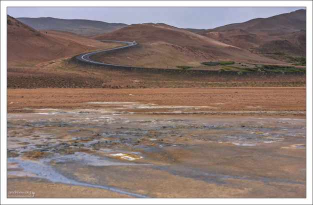Krafla (Крабла) - вулканическая кальдера, диаметром около 10 км.