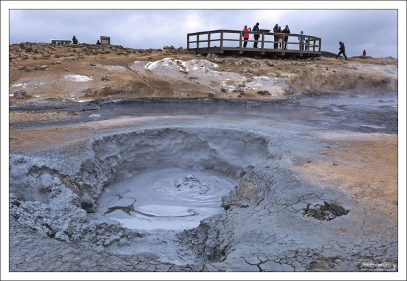 Смотровая площадка и грязевой котел.