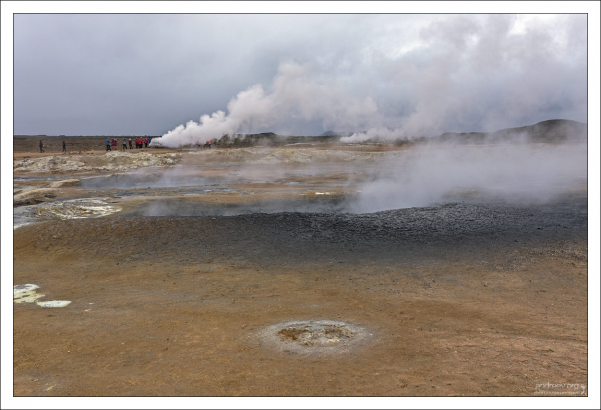 Бурение в здешних местах обнаружило магму на глубине всего 2 км.
