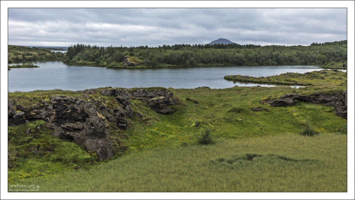 Полуостров Höfði в озере Миватн.