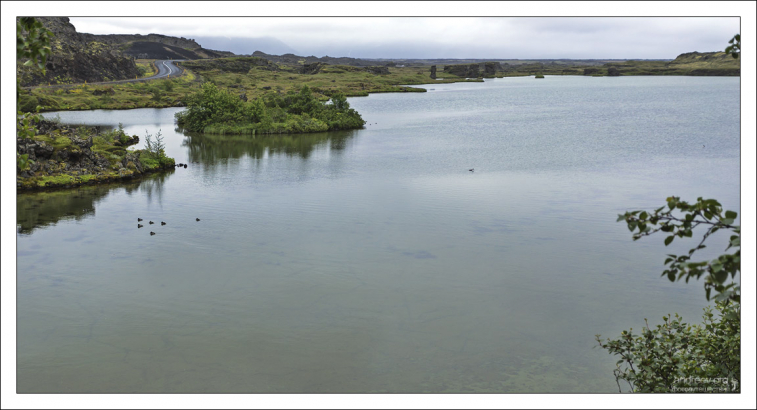 На озере Миватн расположено более 50 островов.