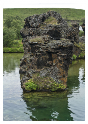 Лавовые столбцы обычно полые внтури.