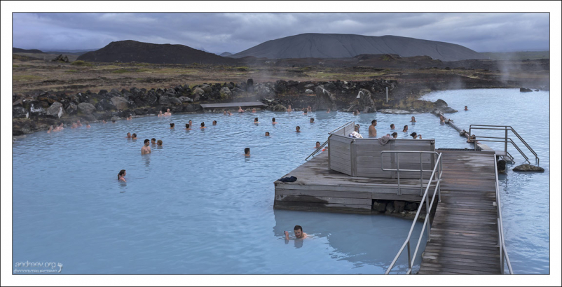 Myvatn nature bath представляет собой искусственную конструкцию, дно которой покрыто песком и гравием.