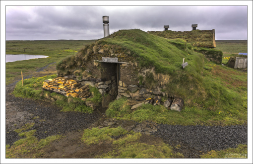 Восстановленная землянка Saenautasel. Люди жили здесь до 1943 года.