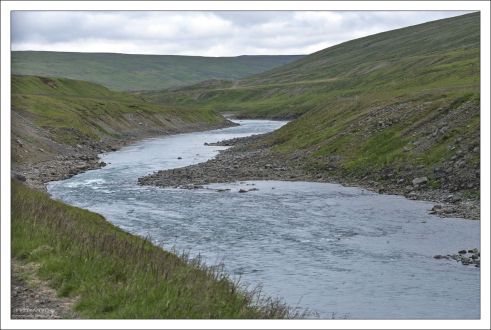 Из-за сильного течения, переезд вборд реки Jökulsá á Brú невозможен.