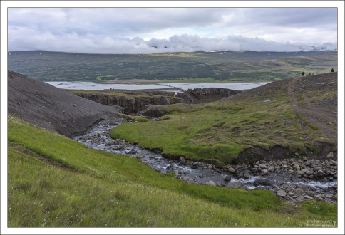 Местные жители полагают, что в глубинах озера Лагарфльоут, как и в шотландском озере Лох-Несс, обитает неизвестное науке существо, которое они называют Лагарфльоутским змеем.