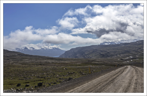Гравийная дорога через восточные фьорды.