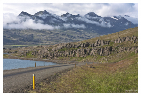 Три фьорда идут один за другим: Berufjörður, Hamarsfjörður, и Álftafjörður.