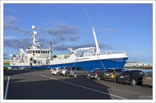 Город и порт Хофн расположен в юго-восточной части Исландии.