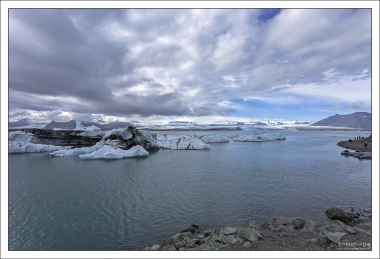 Лагуна Йёкюльсаурлон расположена в юго-восточной Исландии.