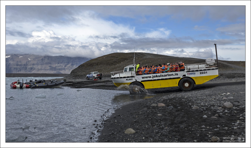 Американская машина-амфибия LARC-5 приспособлена для перевозки туристов.