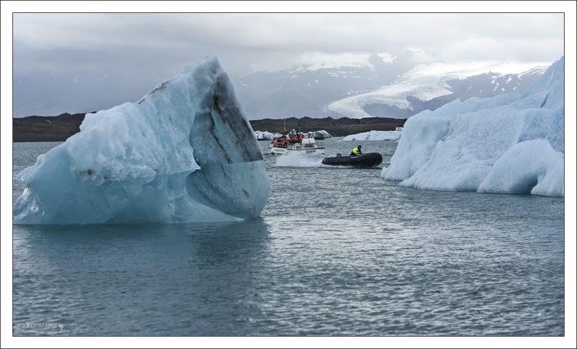 Заплывы между айсбергами хоть и интересны, но связаны с определенным риском.