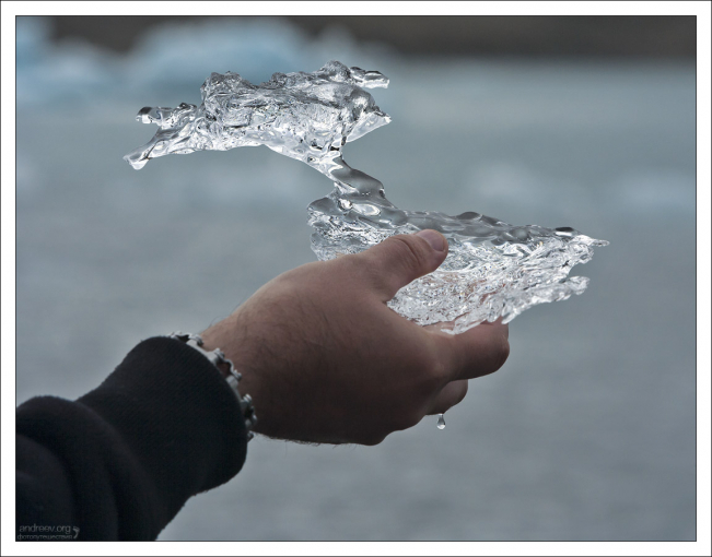 Изящная ледовая "статуэтка".