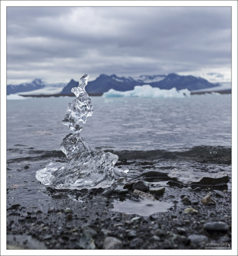 Ледяной завиток. А кто-то здесь видит зайца на пьедестале :)