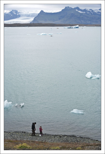 На тропе вокруг Ледяной лагуны Йёкюльсаурлоун.