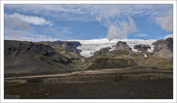 Южная граница Ватнайёкюдля - крупнейшего ледника на острове Исландия.