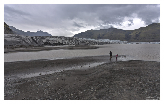 Ледник Скафтафедль спускается по широкой долине.