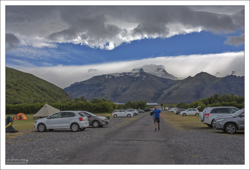 Огромный кемпинг Скафтафедль на 400 палаточных мест.