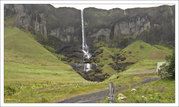 Водопад Foss á Síðu, 82 метра высотой.
