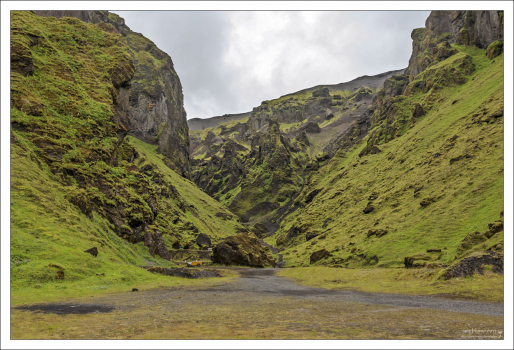 Þakgil означает "Каньон-крыша", из-за того, что его стены блокируют ветра во всех направлениях.