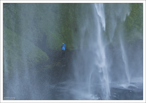 Поклонение водопаду.