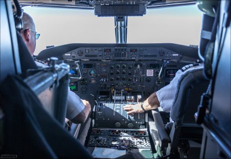 Кабина турбовинтового авиалайнера Dash 7.