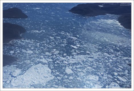 Кусочки Якобсхавна (дат. Jakobshavn Isbræ) - крупного выводного ледника в западной Гренландии.