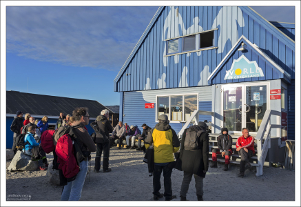 Сбор группы перед круизом по заливу Диско.