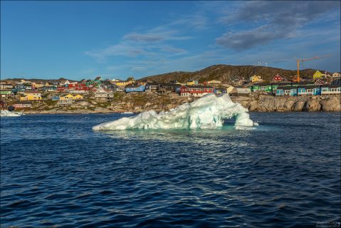 Чтобы огромному куску льда, отколовшемуся от ледника, проделать путь в 40 км от конца фьорда до выхода в залив Диско требуется 12—15 месяцев.