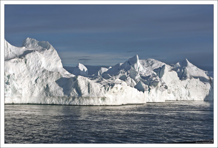 Начинают появляться длинные тени.