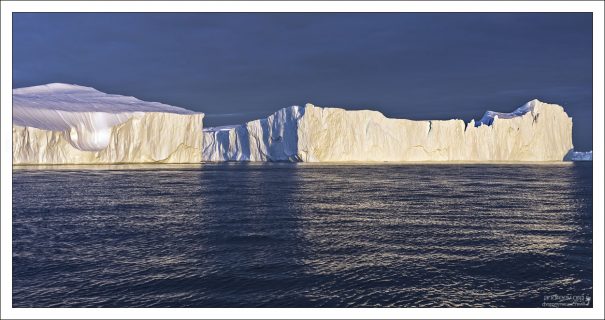 Надводная часть столового айсберга приблизительно в 7 раз меньше подводной.