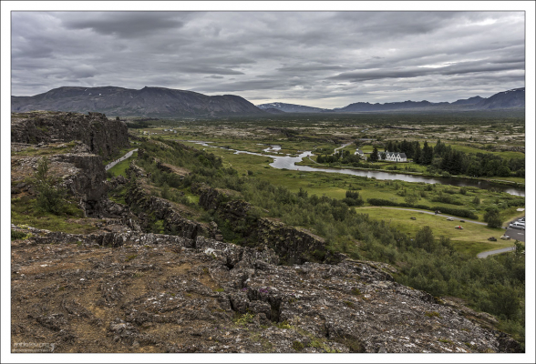 Ти́нгведлир (исл. Þingvellir) — долина в юго-западной части Исландии.