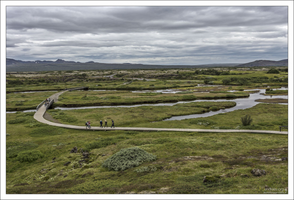 По парку Тингведлир протекает река Эхсарау (исл. Öxará).