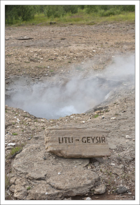 Один из 30 гейзеров долины Хёйкадалюр, под названием "Маленький".