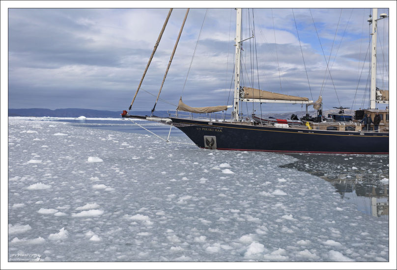 Прошла рядом яхта "Polski Hak".