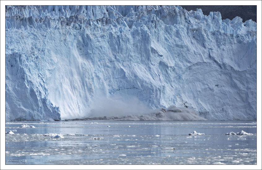 Опасная волна от ледника.