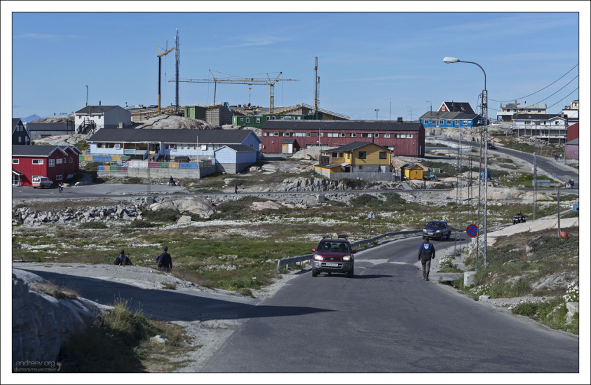 Гренландские дороги обычно заканчиваются всего в паре километров от поселений.