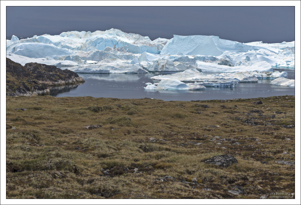 Длина фьорда - около 70 км.