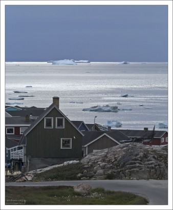 Айсберги уплывают в залив Диско.